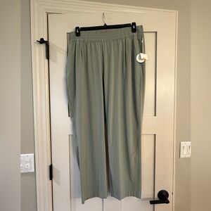 Vuori Women’s Villa Laurel Colored Pants